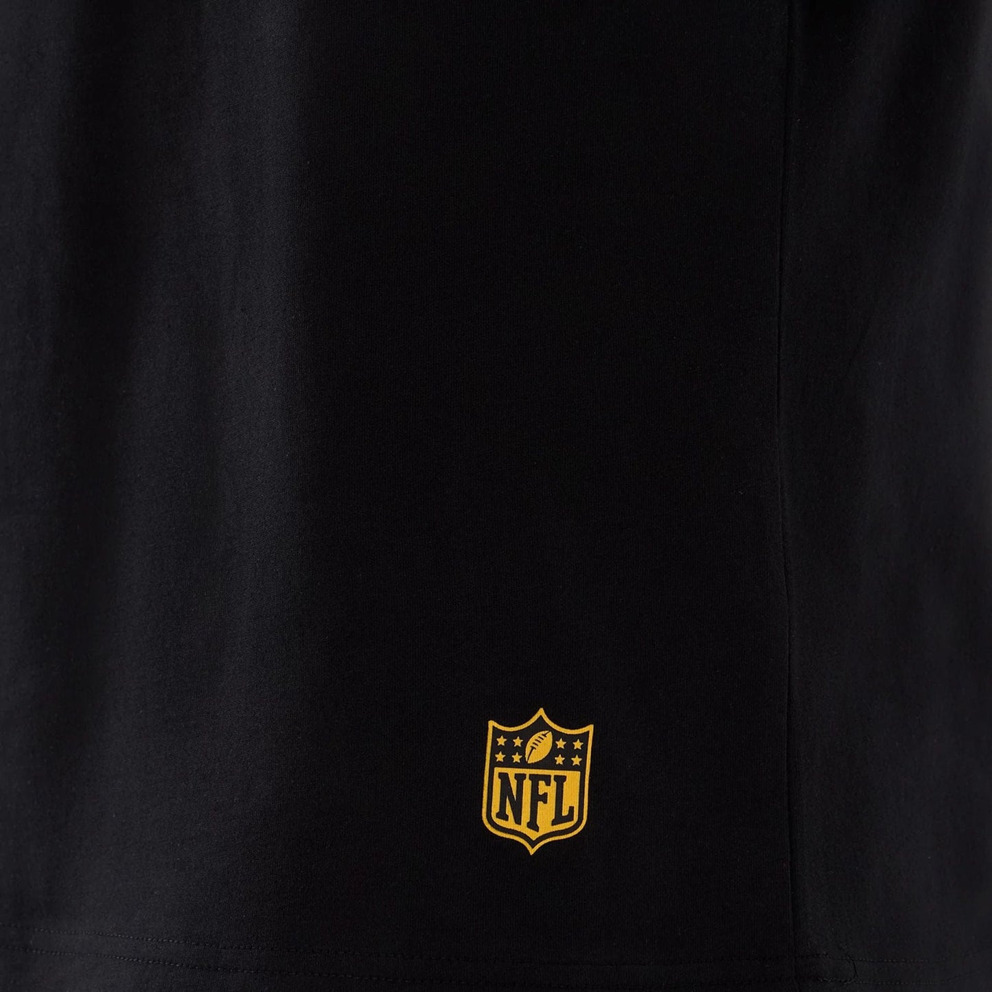 The Male model is wearing Washington Commanders NFL International Series Games 2025 Black Oversized T-Shirt  5