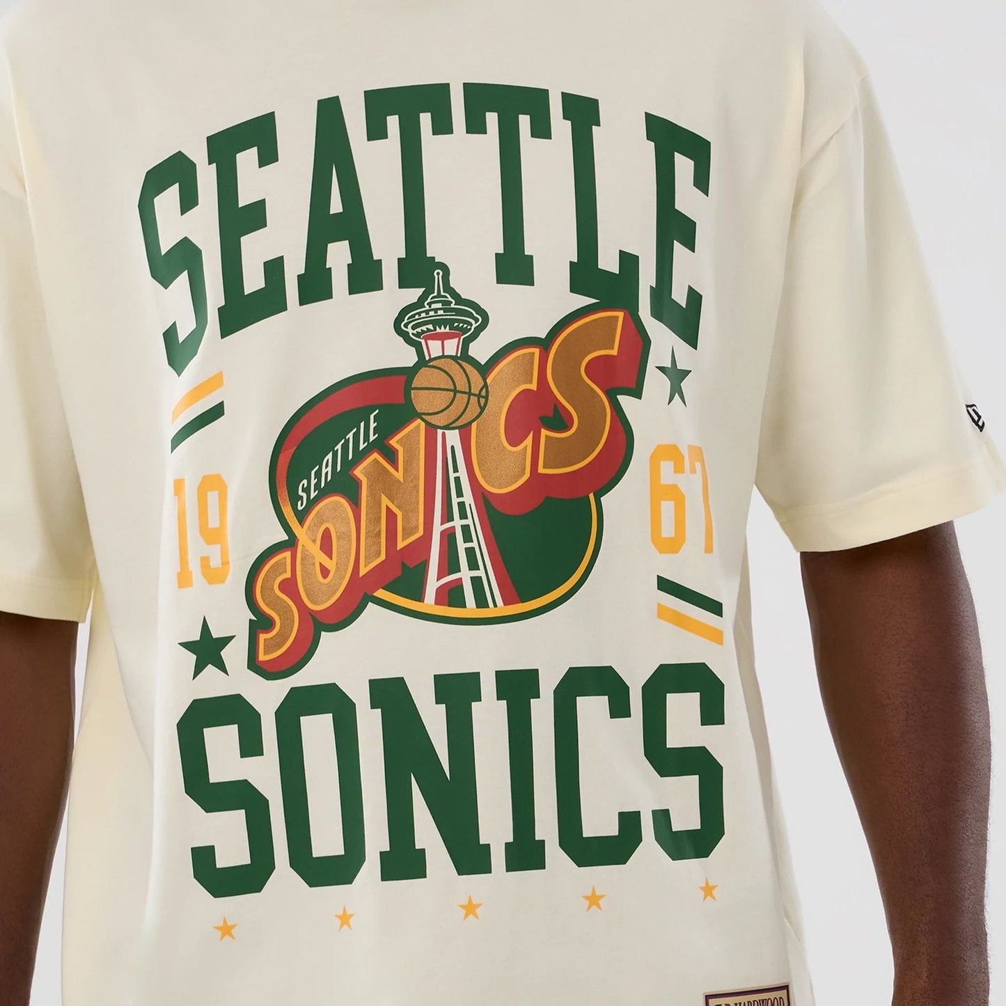 The model is wearing this NBA Hardwood Classic Seattle Supersonics T-Shirt in Cream . 3