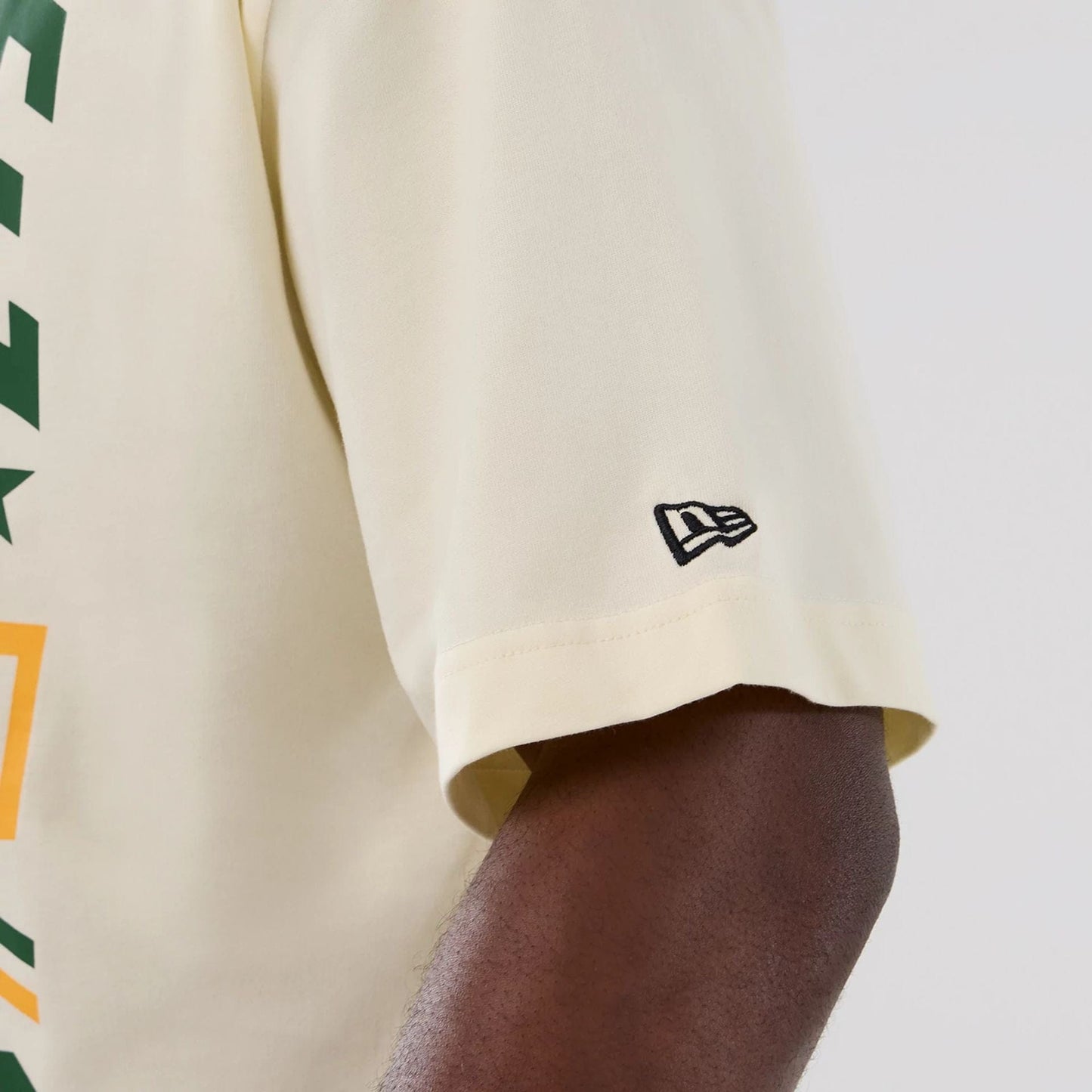The model is wearing this NBA Hardwood Classic Seattle Supersonics T-Shirt in Cream . 4