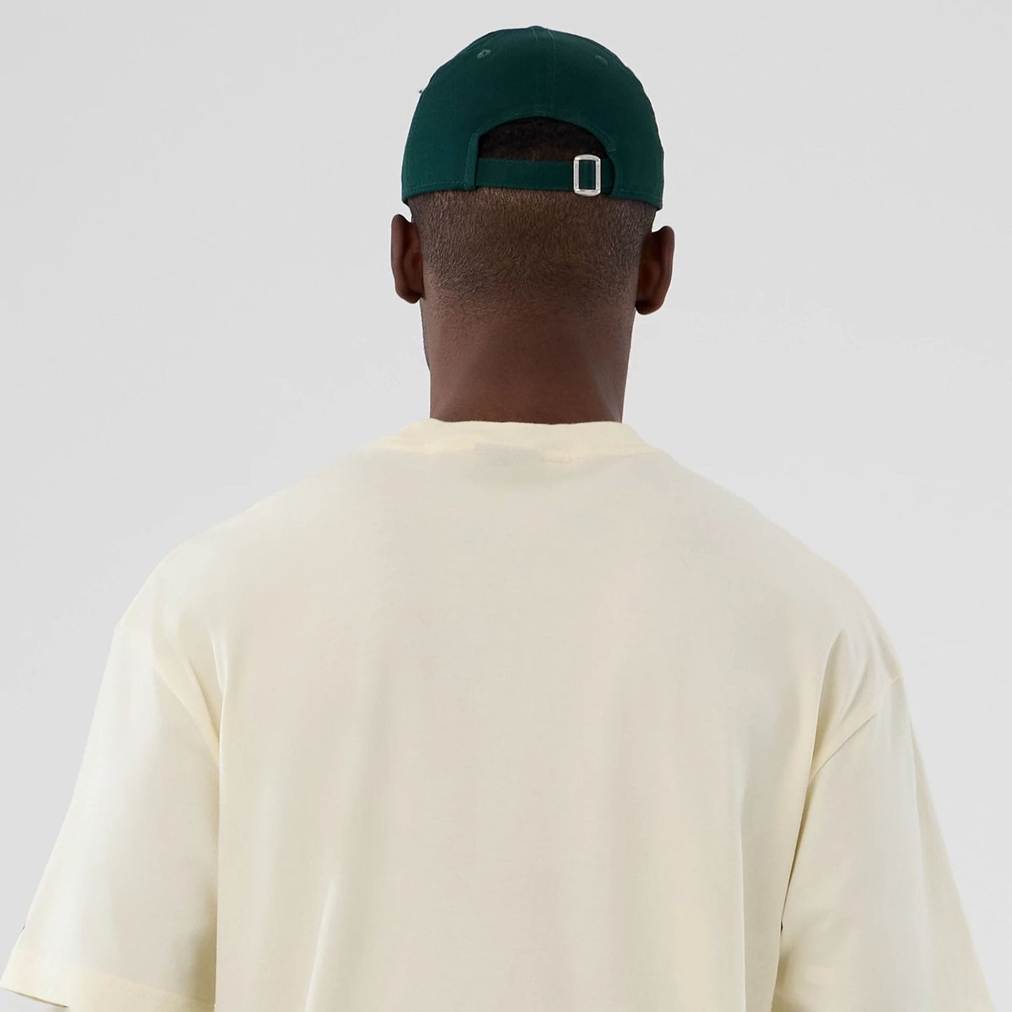 The model is wearing this NBA Hardwood Classic Seattle Supersonics T-Shirt in Cream . 6