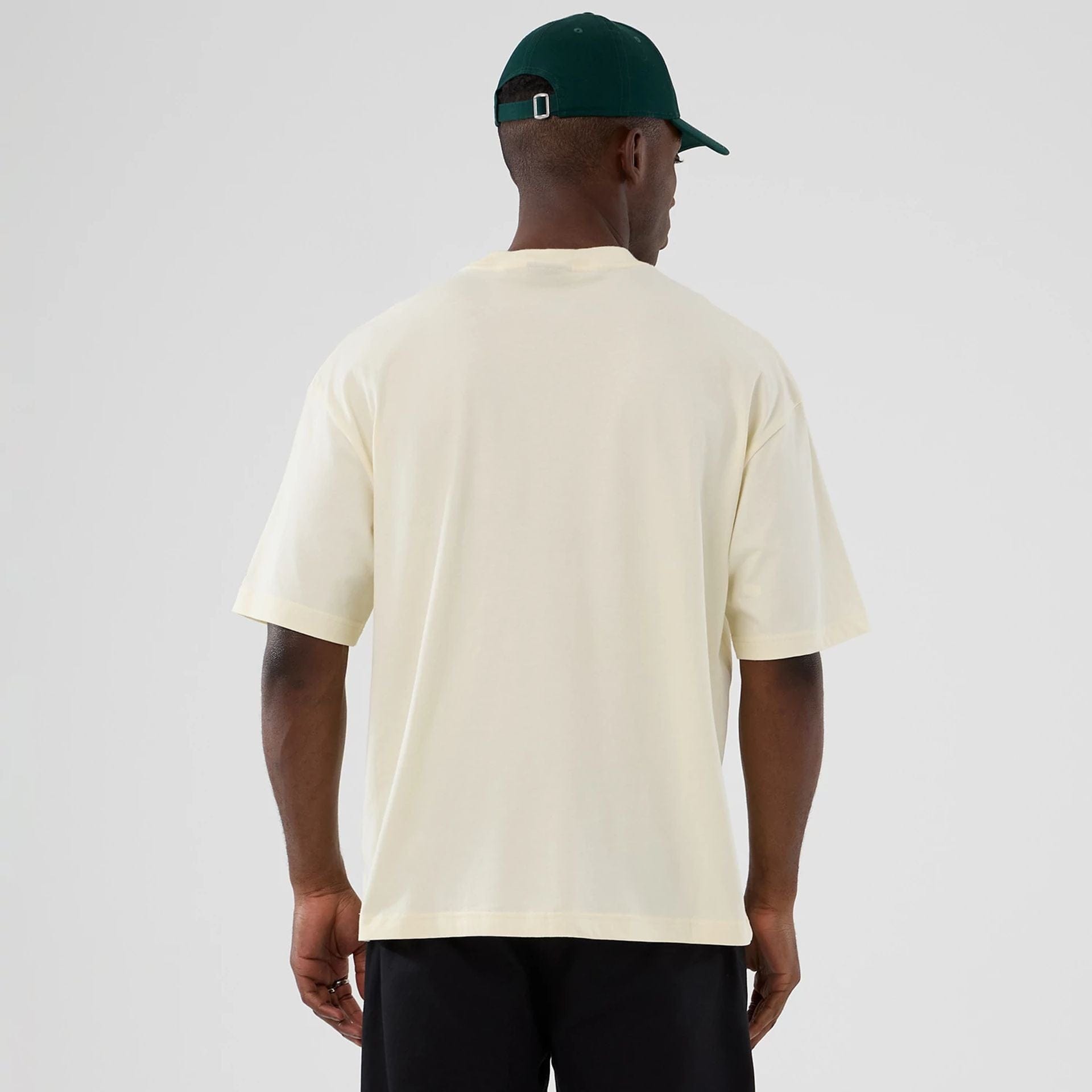 The model is wearing this NBA Hardwood Classic Seattle Supersonics T-Shirt in Cream . 2