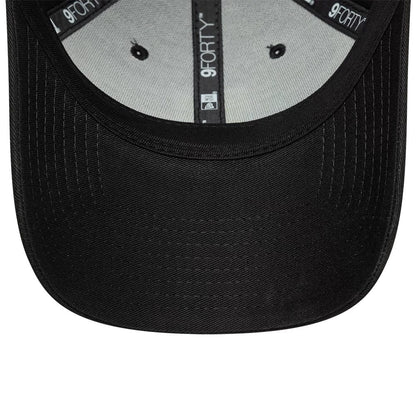 Pictured is this Core Aston Villa FC 9FORTY cap in black. 5