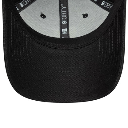 Pictured is this Core Aston Villa FC 9FORTY cap in black. 5