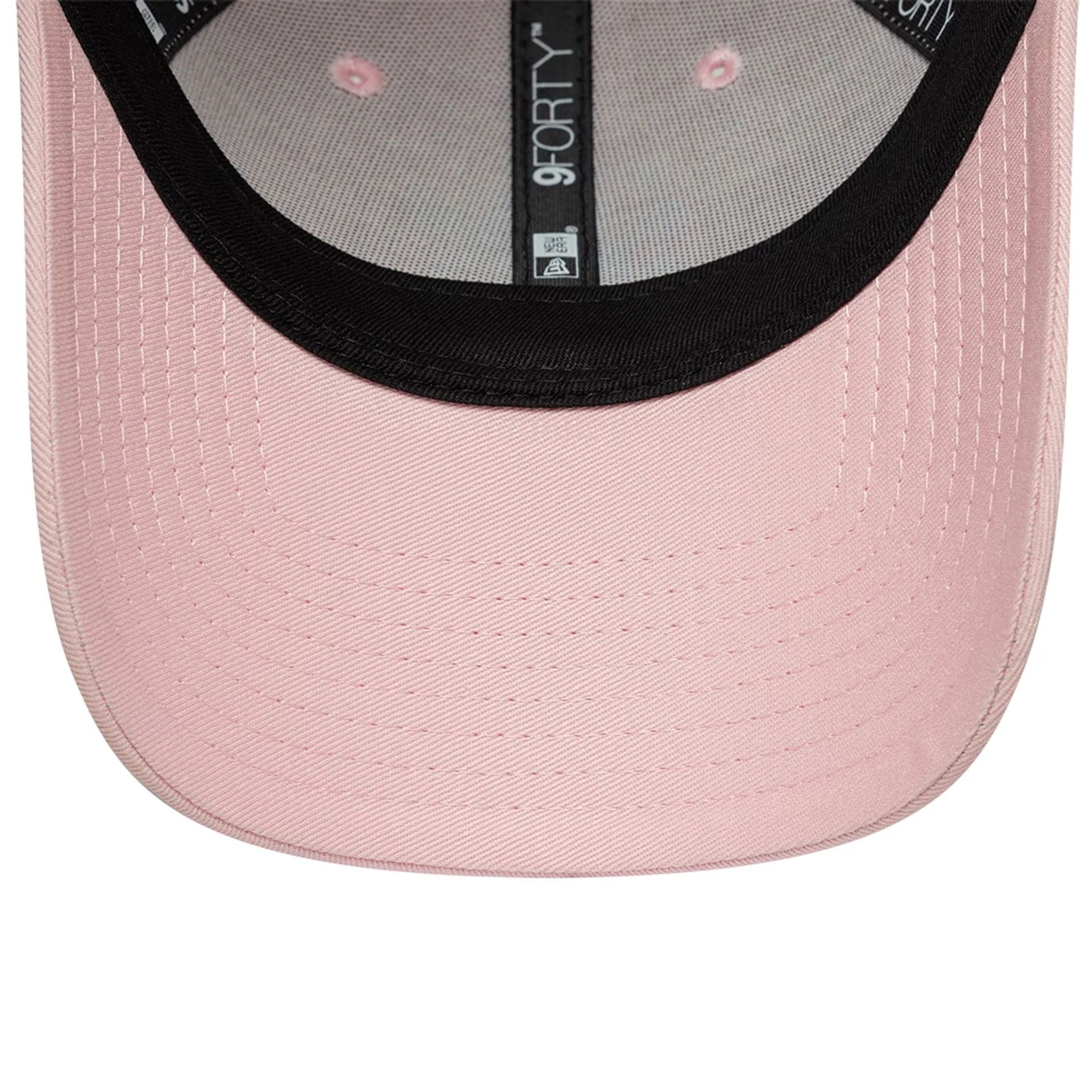 Pictured is this Womens Aston Villa FC 9FORTY cap in pastel pink. 5