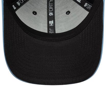 Pictured is this Away Kit Aston Villa FC 9FORTY cap in black. 5