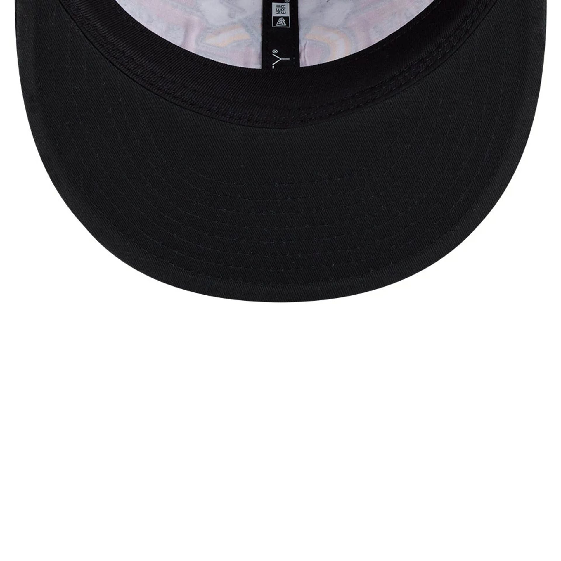 Pictured is this NHL Team Stripes Chicago Blackhawks Retro Crown 9FIFTY cap in red. 7