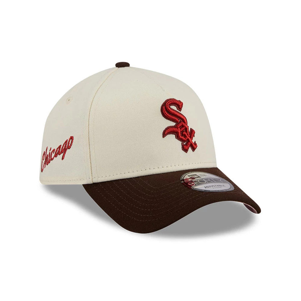 Chicago White Sox MLB City Script Cream New Era 9FORTY A-Frame Adjustable Cap, three-quarter view with red embroidered Sox logo on the front panel, brown curved visor with a 9FORTY size sticker, and Chicago script on the left side.