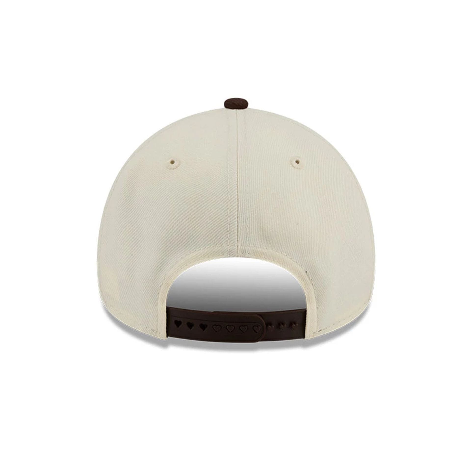 Pictured is this MLB City Script Chicago White Sox 9FORTY A-Frame cap in Cream. 7