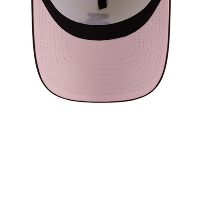 Pictured is this MLB City Script Chicago White Sox 9FORTY A-Frame cap in Cream. 2