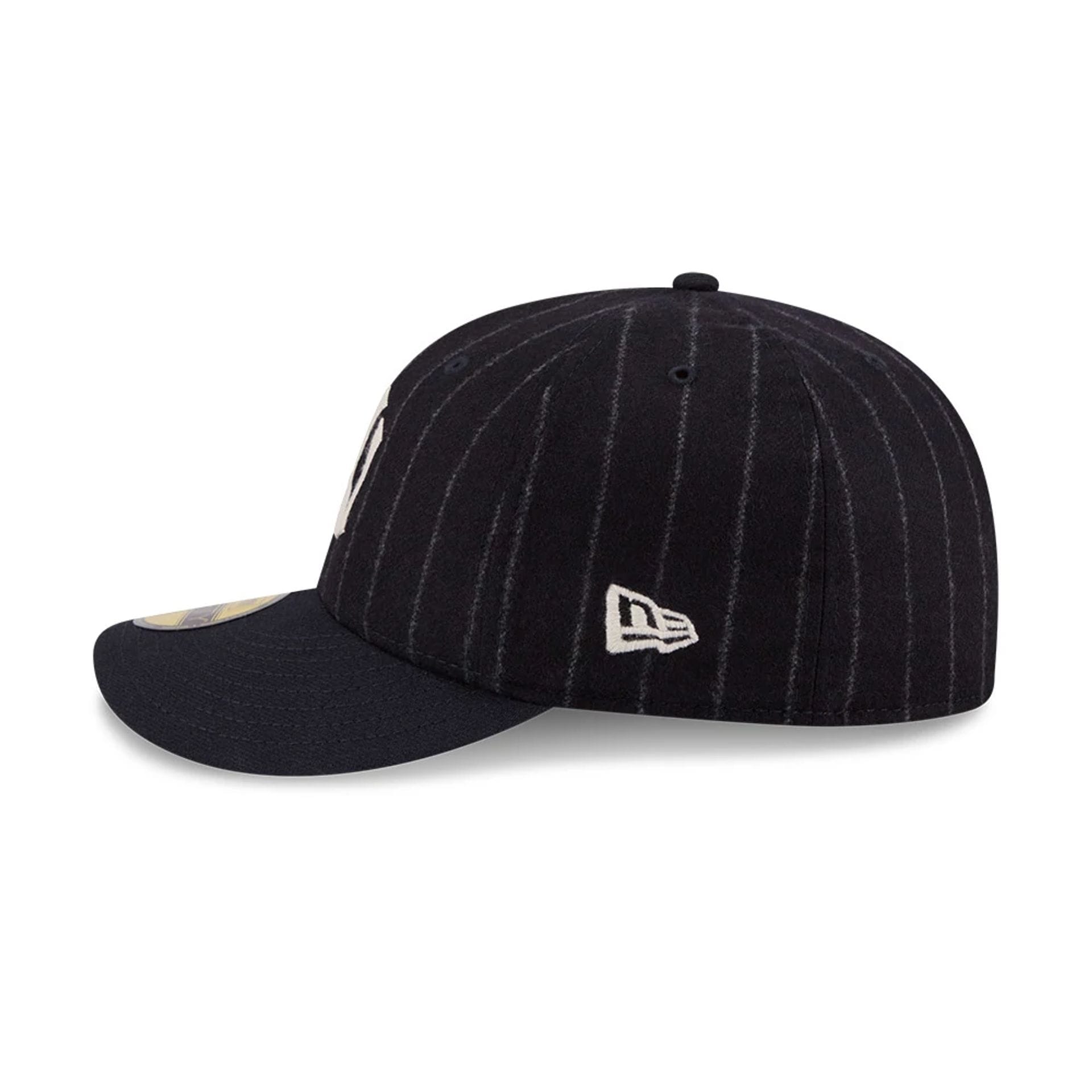 Pictured is this MLB X Moon New York Yankees 59FIFTY Fitted cap in Navy. 6