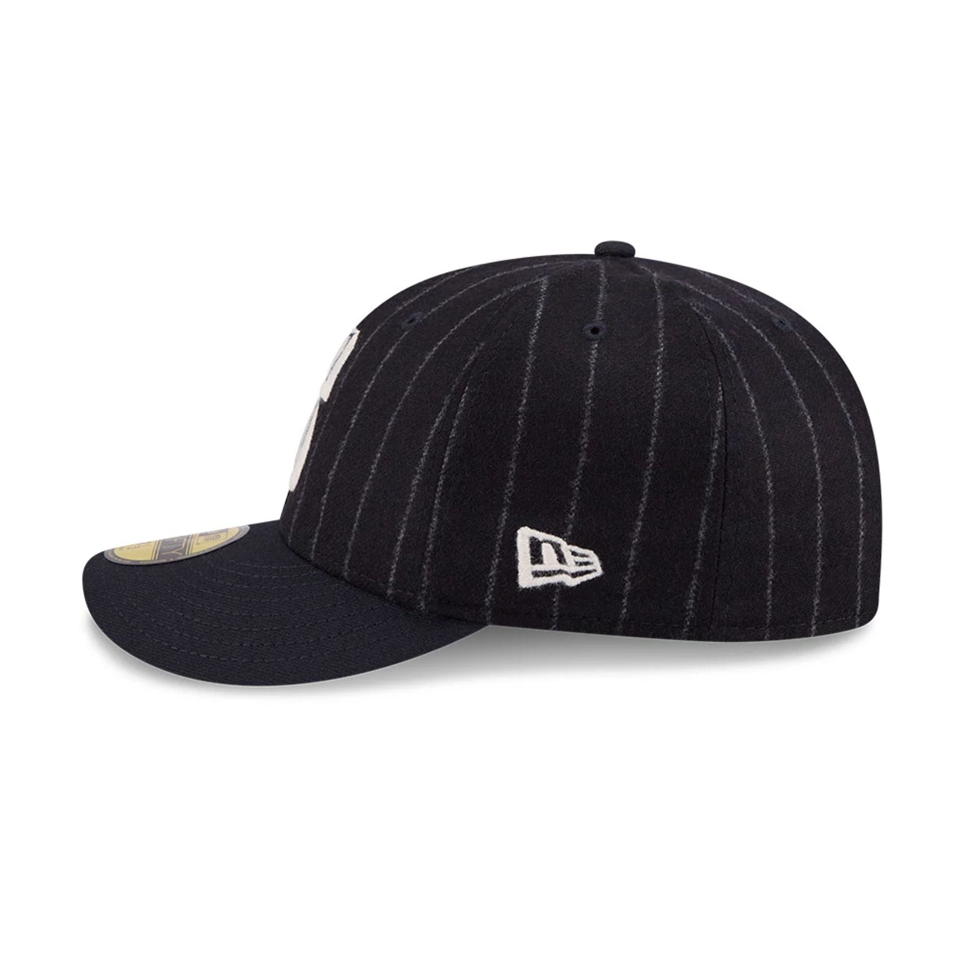 Pictured is this MLB X Moon Seattle Mariners 59FIFTY Fitted cap in Navy. 6