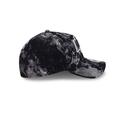 Pictured is this NHL Bleached Denim LA Kings 9TWENTY A-Frame cap in black. 5