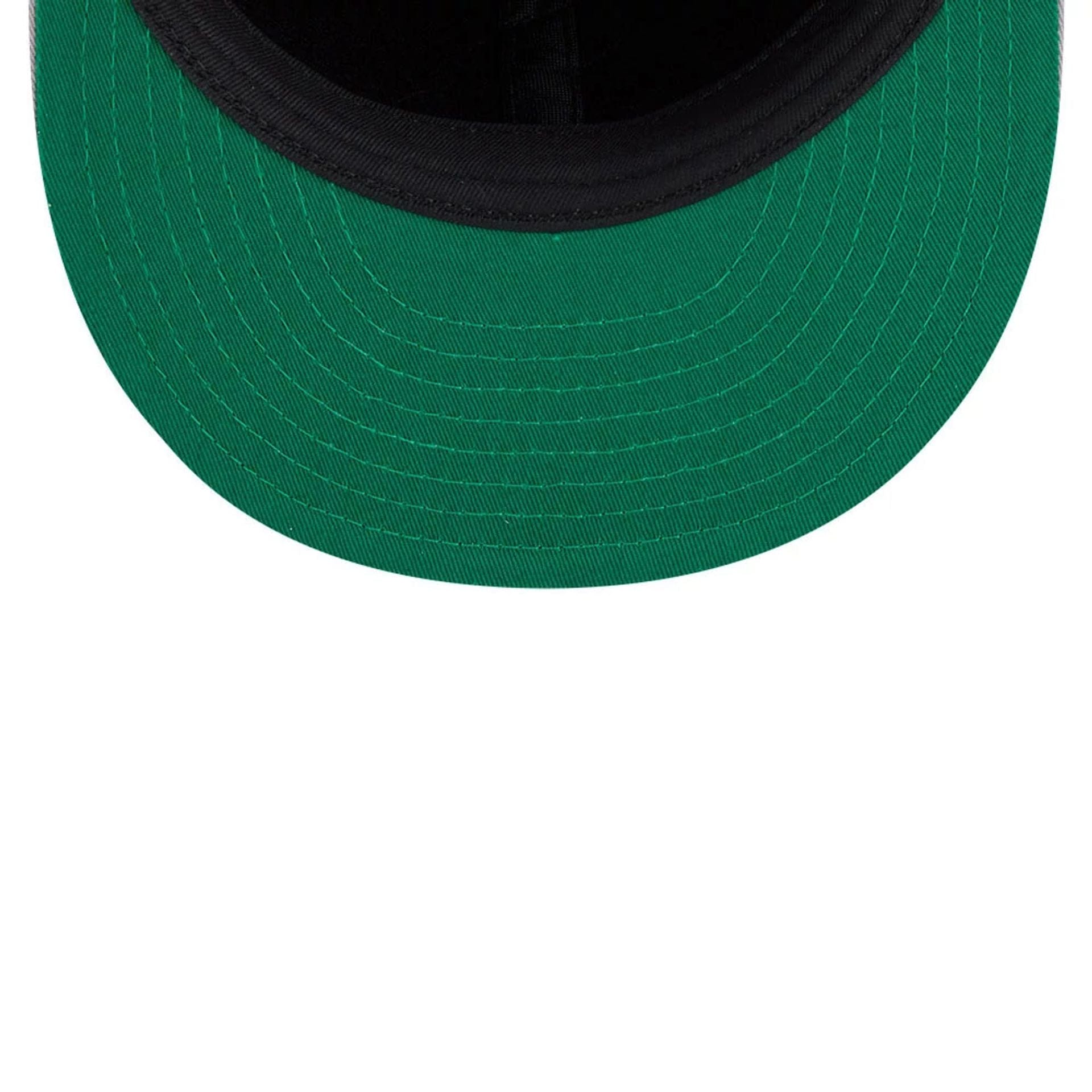 Pictured is this MLB Felt Logo Chicago White Sox Retro Crown 59FIFTY Fitted cap in black. 2