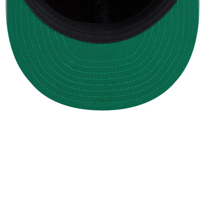 Pictured is this MLB Felt Logo Chicago White Sox Retro Crown 59FIFTY Fitted cap in black. 2
