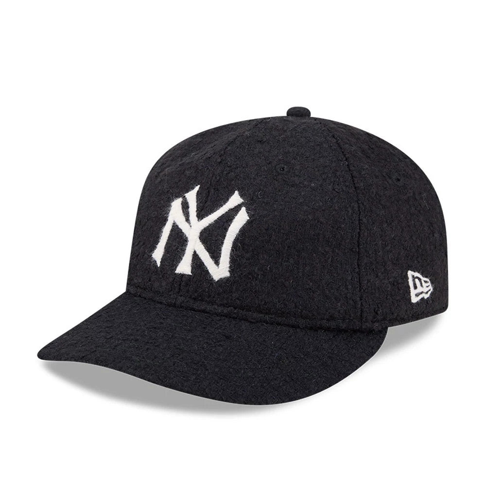 Pictured is this MLB X Moon New York Yankees Retro Crown 9FIFTY cap in navy. 4