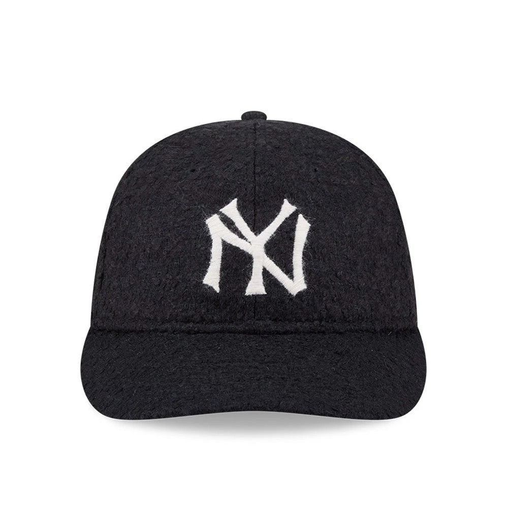 Pictured is this MLB X Moon New York Yankees Retro Crown 9FIFTY cap in navy. 3