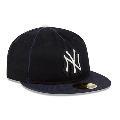 Pictured is this MLB Felt Logo New York Yankees Retro Crown 59FIFTY Fitted cap in navy. 4