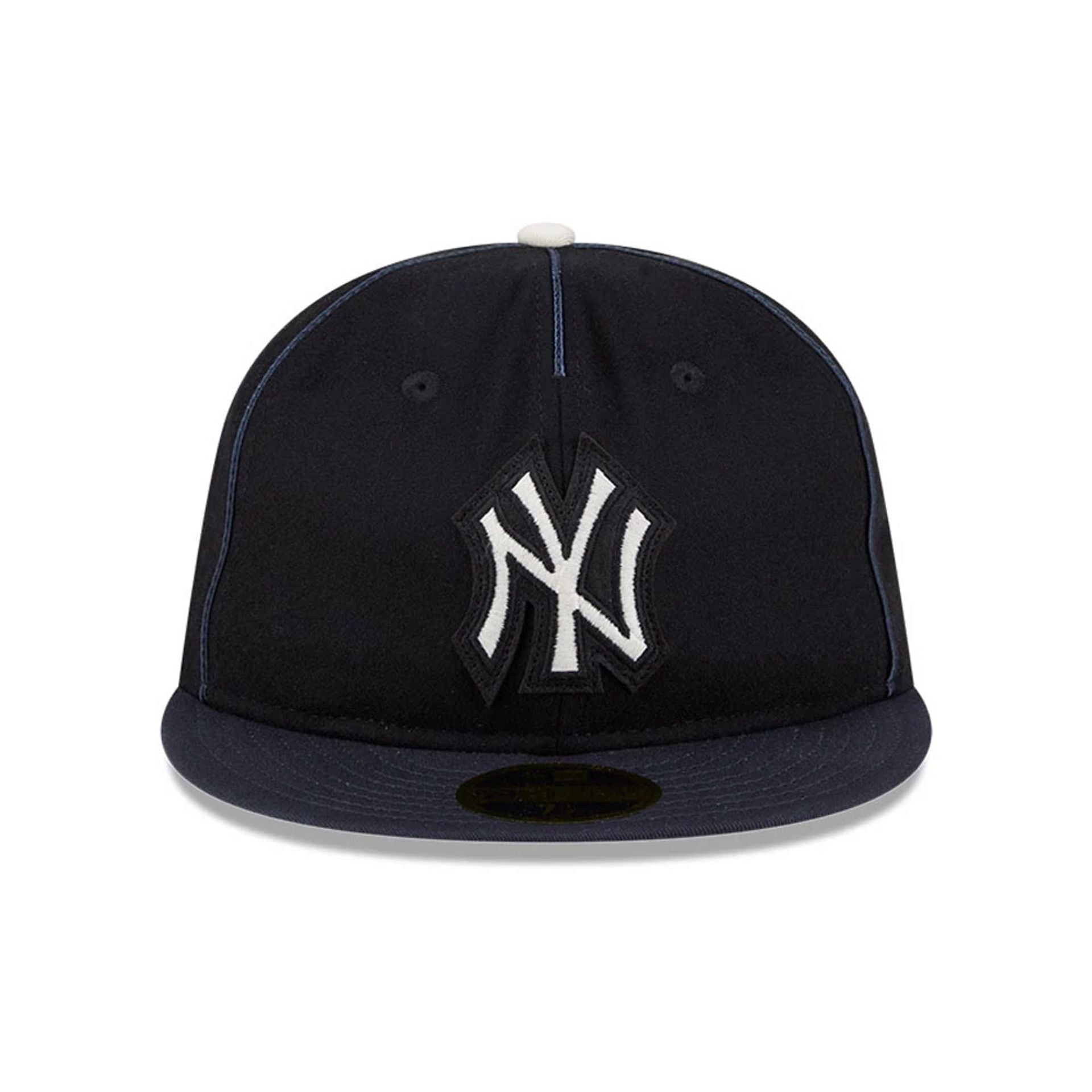 Pictured is this MLB Felt Logo New York Yankees Retro Crown 59FIFTY Fitted cap in navy. 3
