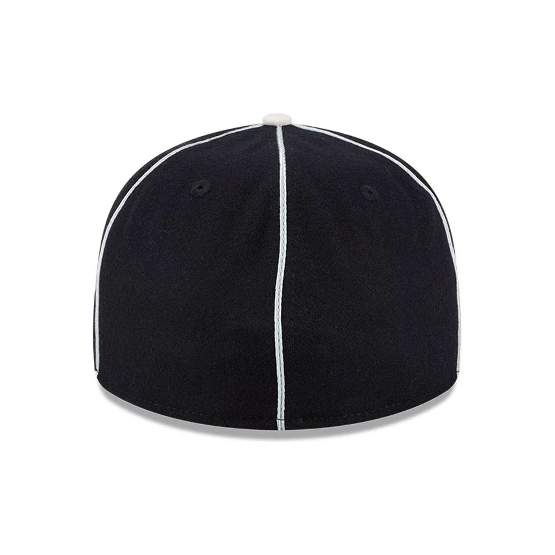 Pictured is this NHL Felt Logo LA Kings Retro Crown 59FIFTY Fitted cap in black. 7