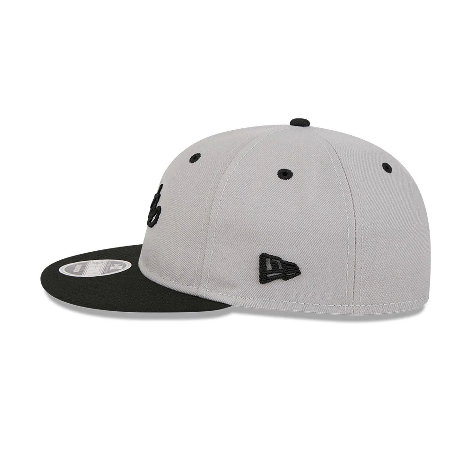 Pictured is this NBA Chainstitch Script Brooklyn Nets Retro Crown 9FIFTY cap in grey. 6