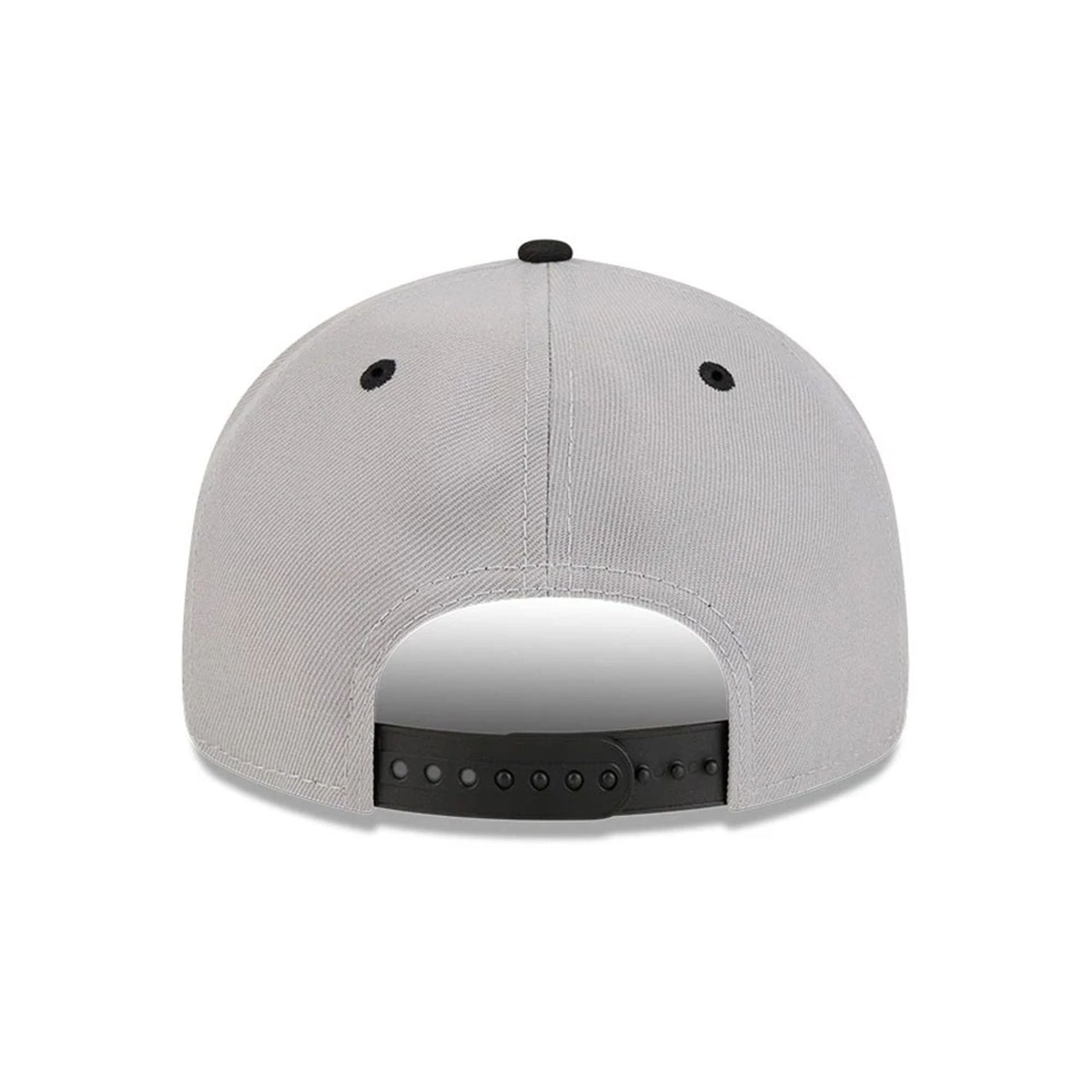 Pictured is this NBA Chainstitch Script Brooklyn Nets Retro Crown 9FIFTY cap in grey. 7