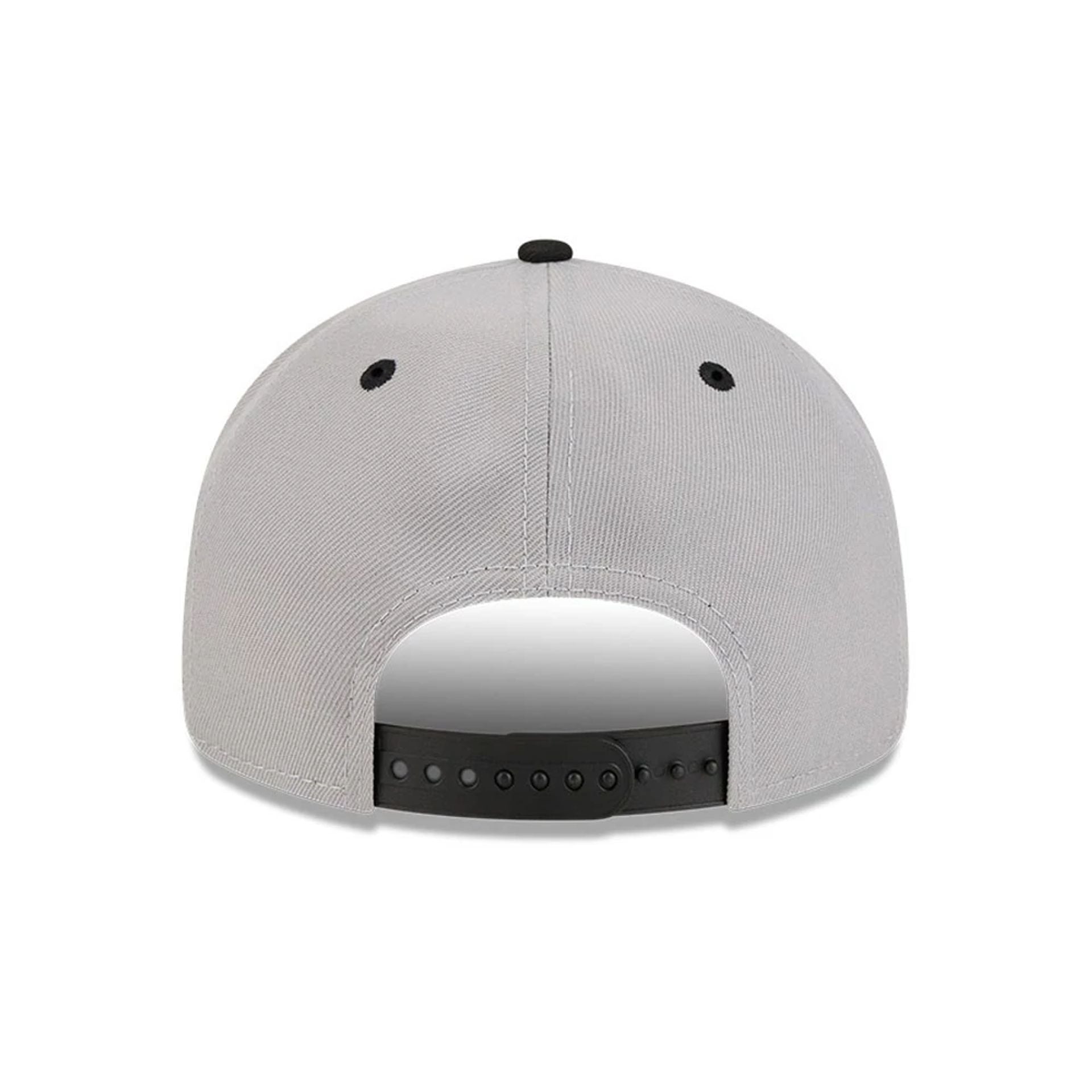 Pictured is this NBA Chainstitch Script Brooklyn Nets Retro Crown 9FIFTY cap in grey. 7