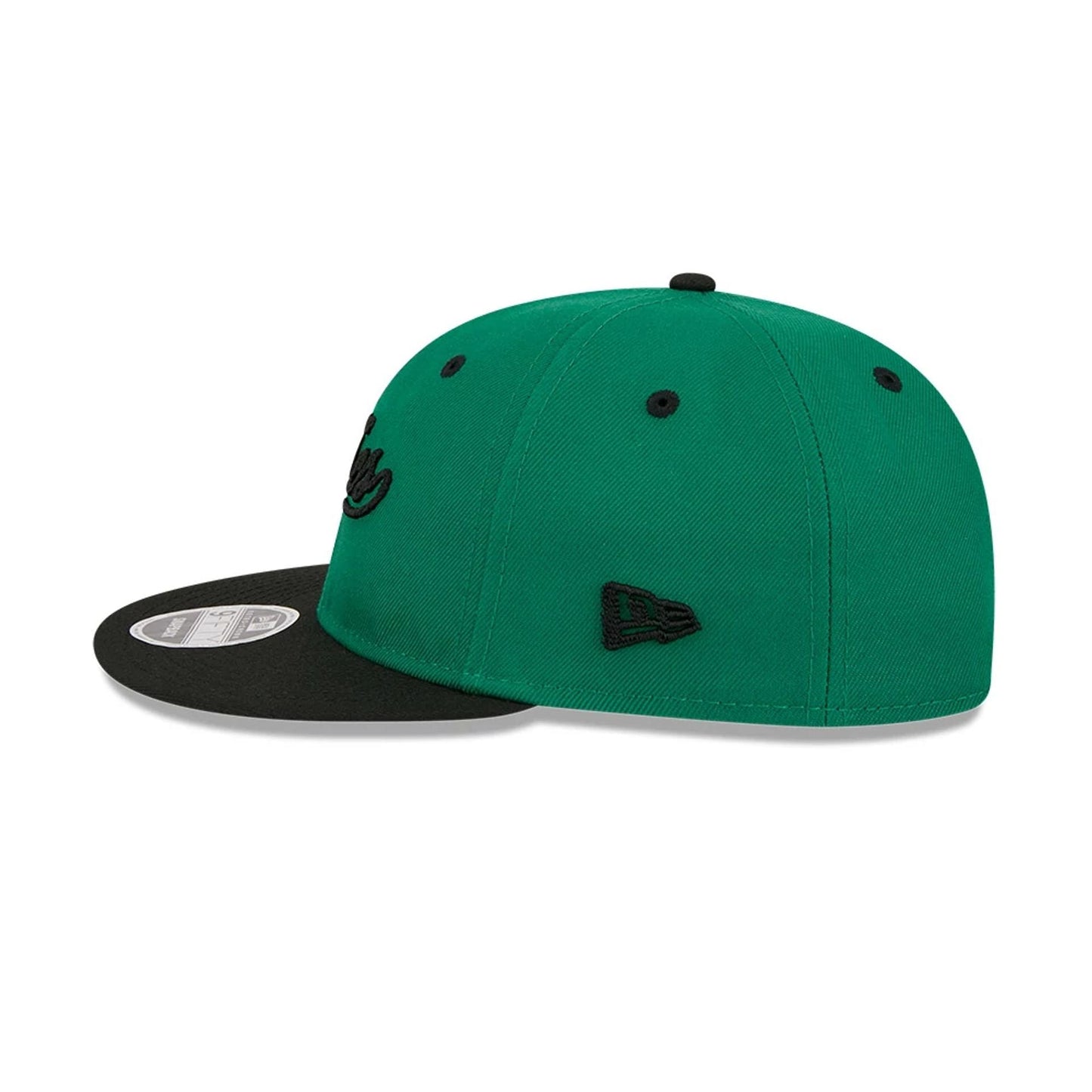 Pictured is this NBA Chainstitch Script Boston Celtics Retro Crown 9FIFTY cap in green. 6