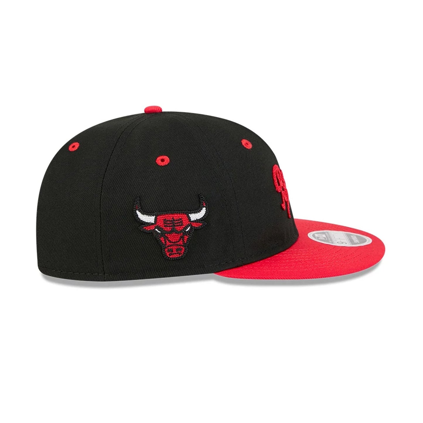 Pictured is this NBA Chainstitch Script Chicago Bulls Retro Crown 9FIFTY cap in black. 5