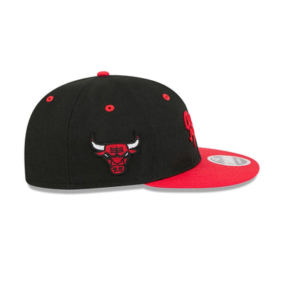 Pictured is this NBA Chainstitch Script Chicago Bulls Retro Crown 9FIFTY cap in black. 5