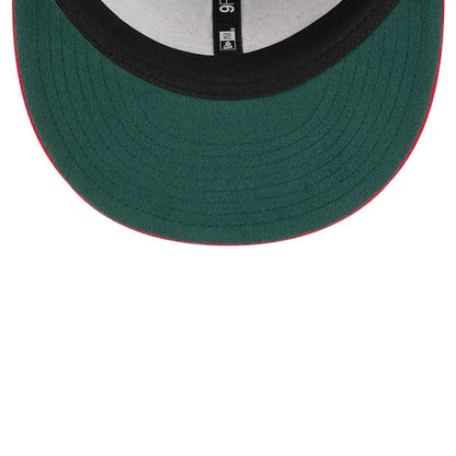Pictured is this NBA Chainstitch Script Chicago Bulls Retro Crown 9FIFTY cap in black. 2