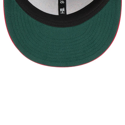Chicago Bulls NBA Chainstitch Script Black Retro Crown New Era 9FIFTY Adjustable Cap, inside view showing a green undervisor, black sweatband, contrasting red taping, and the 9FIFTY label at the centre with a stitching detail.
