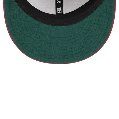 Pictured is this NBA Chainstitch Script Chicago Bulls Retro Crown 9FIFTY cap in black. 2