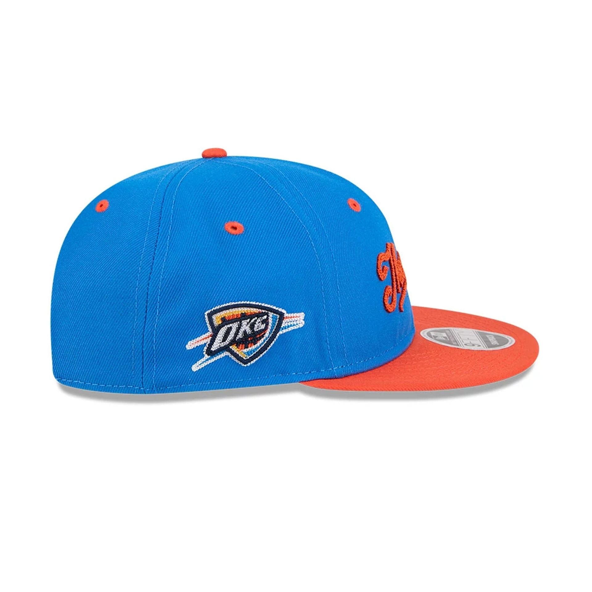 Pictured is this NBA Chainstitch Script Oklahoma City Thunder Retro Crown 9FIFTY cap in blue. 5