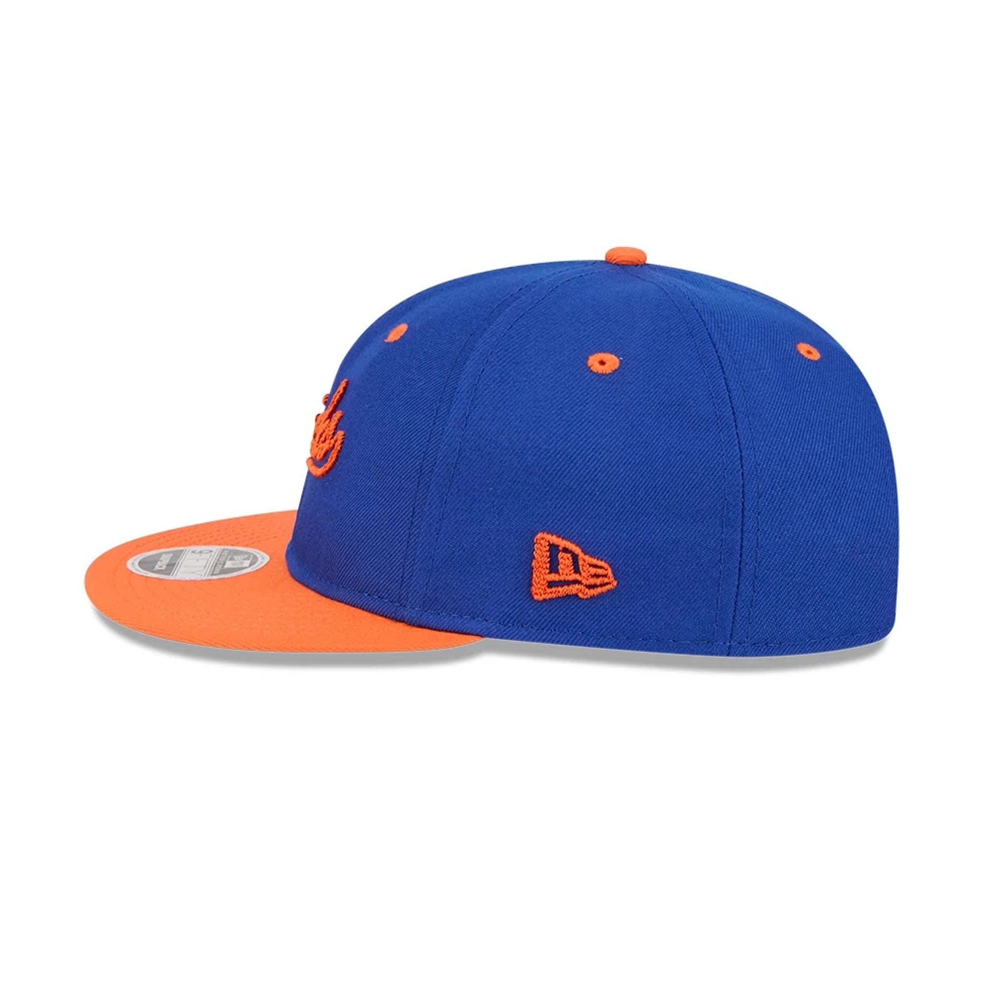 Pictured is this NBA Chainstitch Script New York Knicks Retro Crown 9FIFTY cap in blue. 6