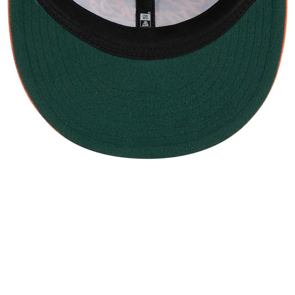 Pictured is this NBA Chainstitch Script New York Knicks Retro Crown 9FIFTY cap in blue. 2
