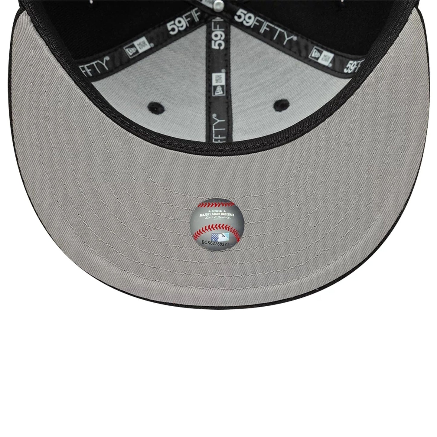Pictured is this MLB Faux Pearl Chicago White Sox 59FIFTY Fitted cap in black. 2