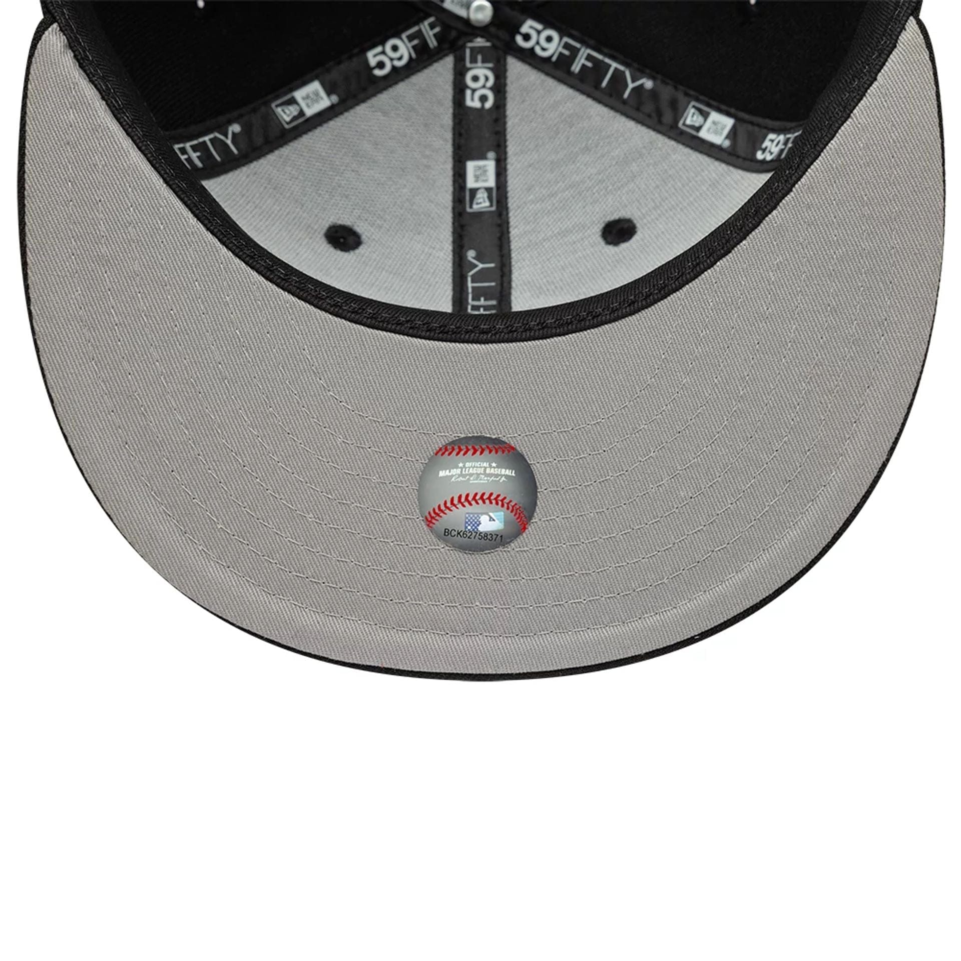 Pictured is this MLB Faux Pearl Chicago White Sox 59FIFTY Fitted cap in black. 2