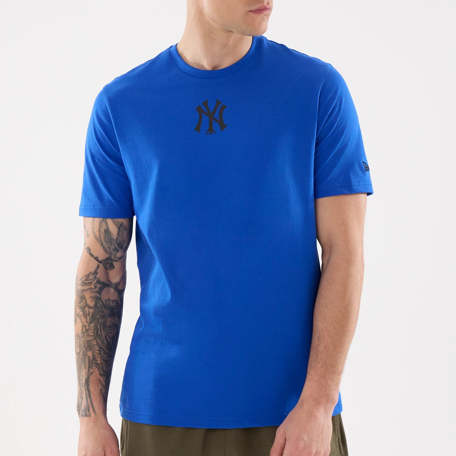 The model is wearing this MLB New York Yankees T-Shirt in blue. 4