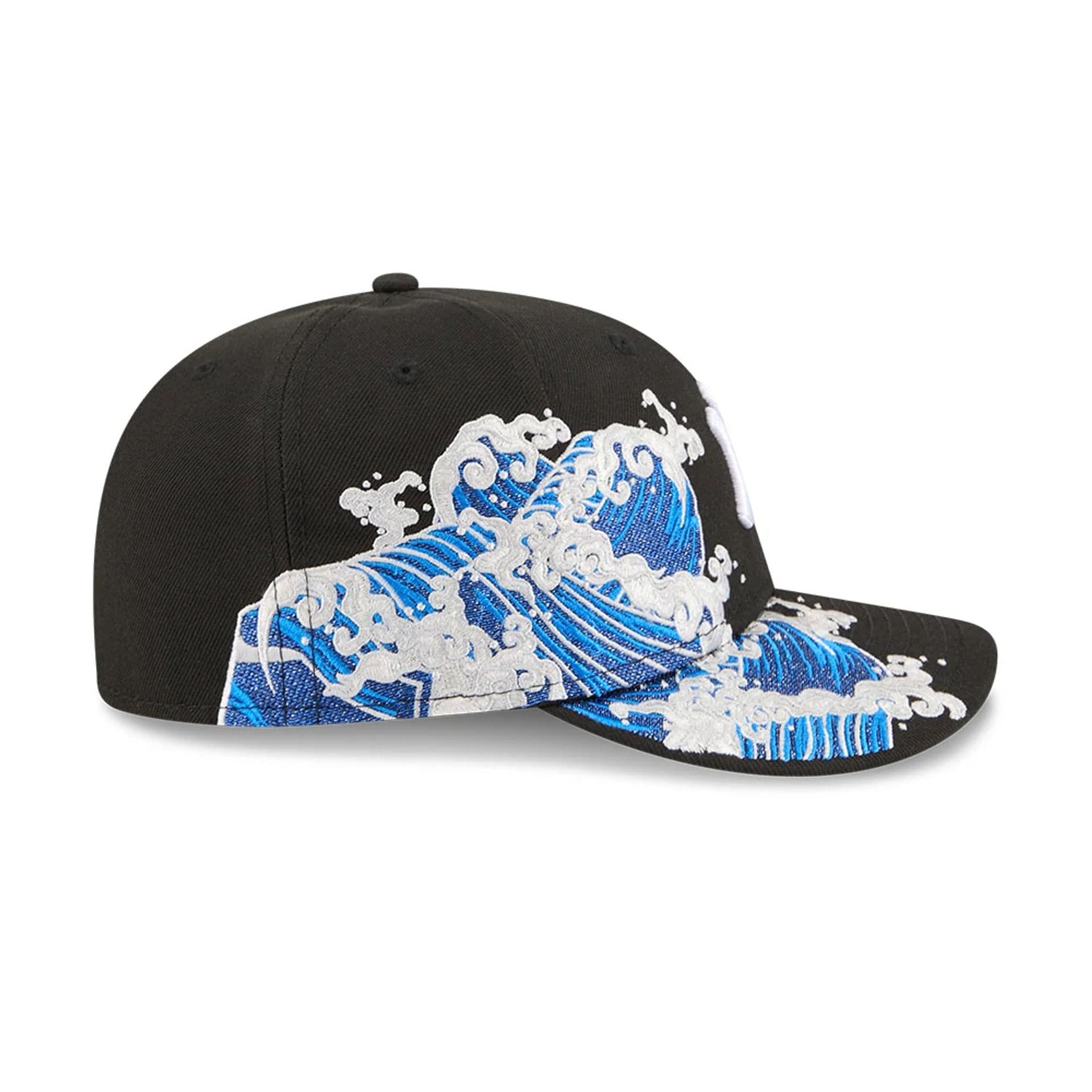 Pictured is this MLB Vissurf New York Yankees 59FIFTY Fitted cap in black. 5