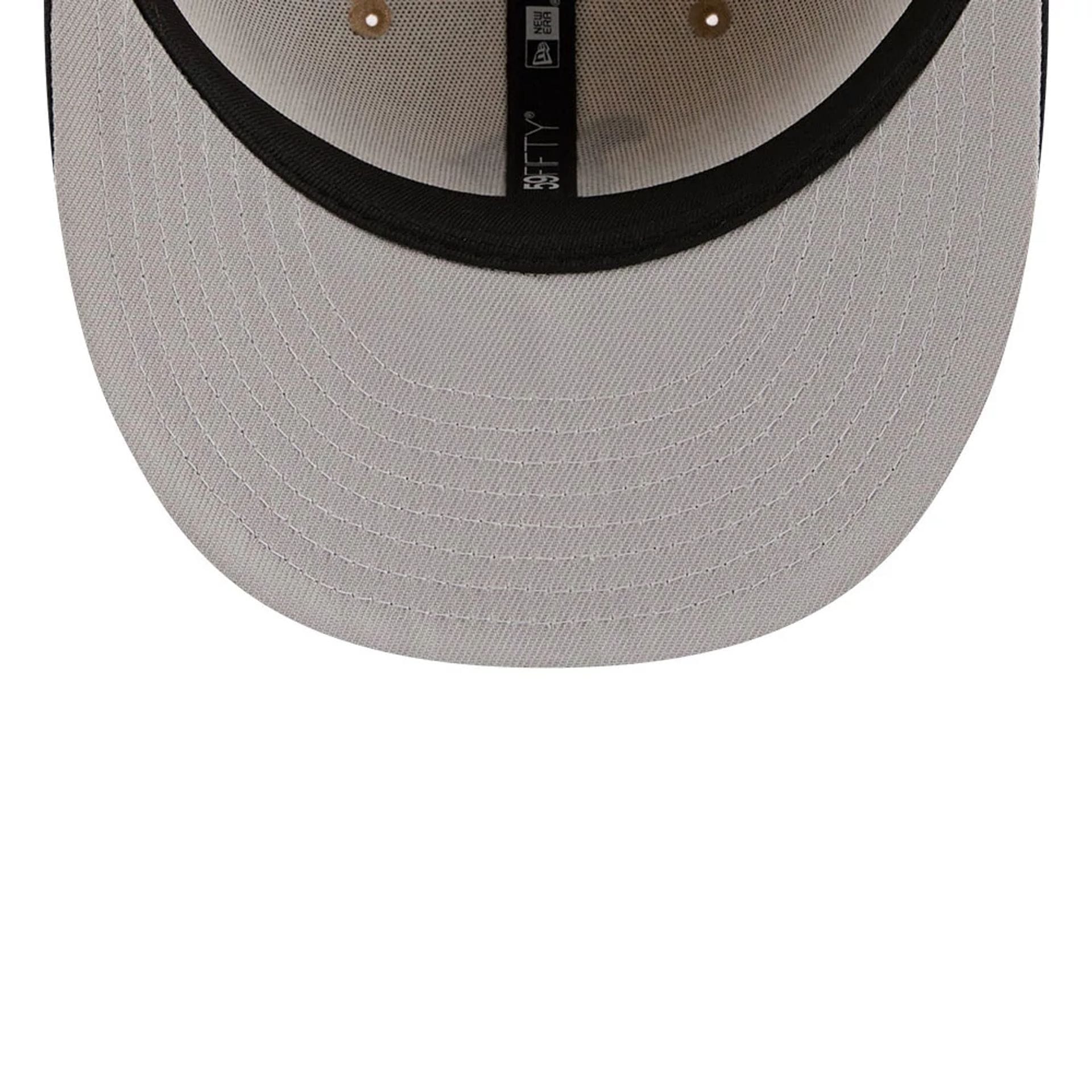 Pictured is this MLB Twine Boston Red Sox 59FIFTY Fitted cap in navy. 2