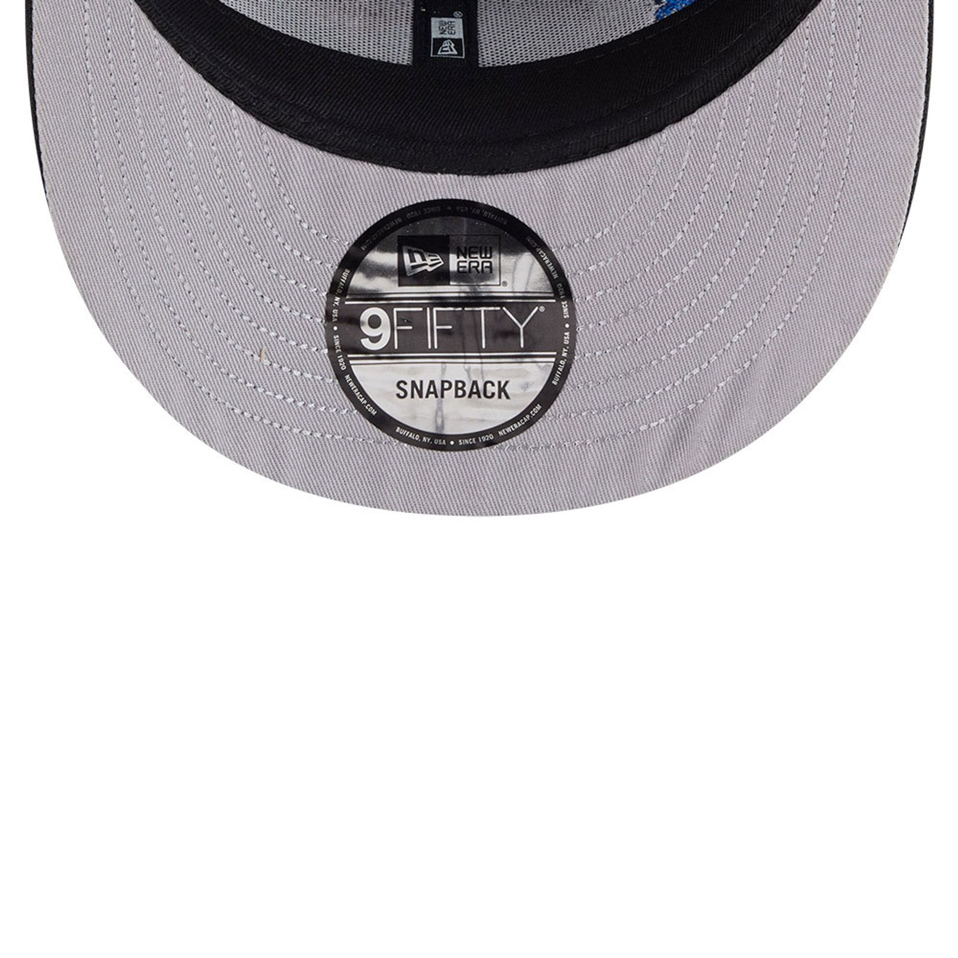 Pictured is this MLB Vissurf Toronto Blue Jays 9FIFTY Snapback cap in black. 2