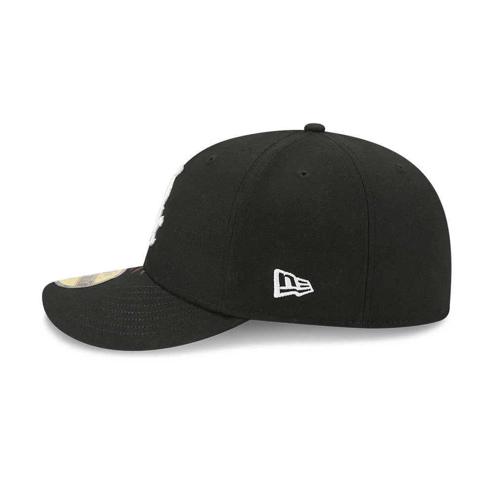 Pictured is this MLB Eagle Chicago White Sox 59FIFTY Fitted cap in black. 6