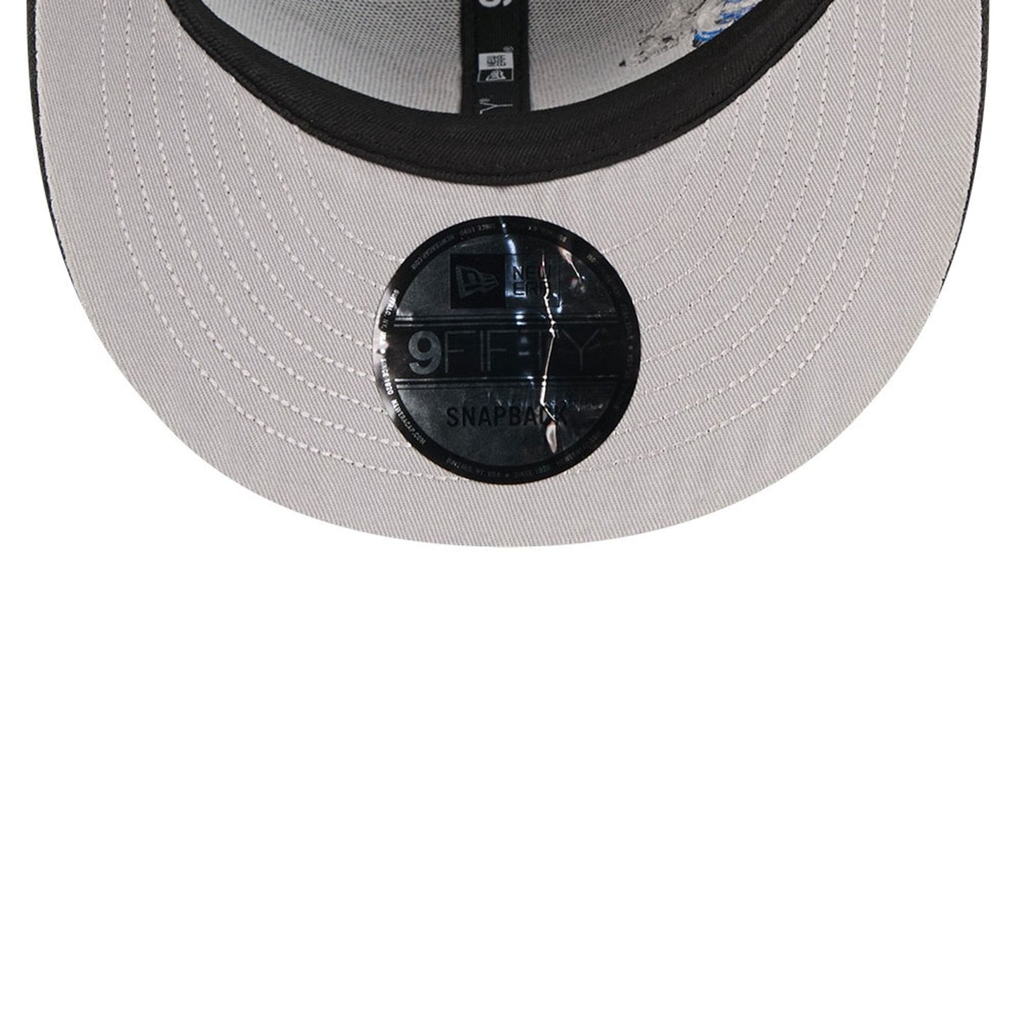 Pictured is this MLB Vissurf New York Mets 9FIFTY Snapback cap in black. 2