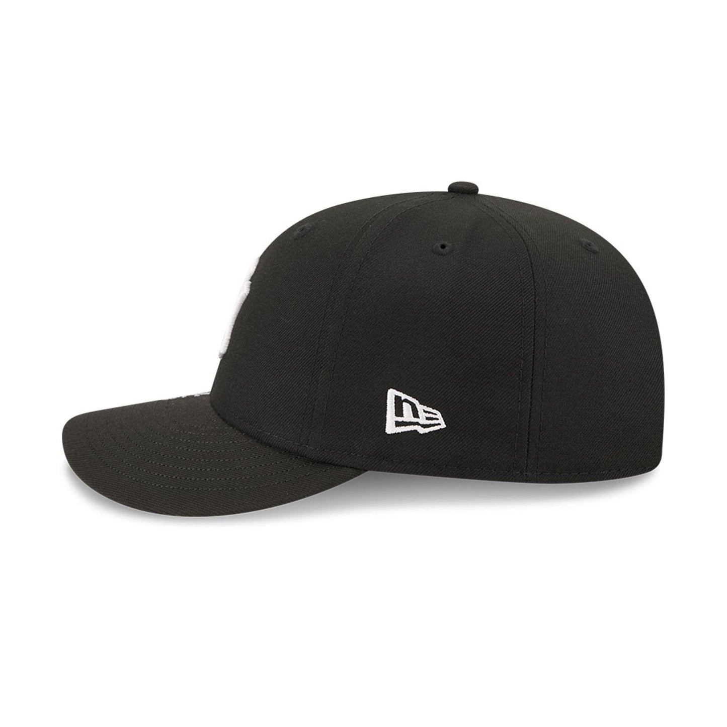 Pictured is this MLB Vissurf New York Yankees 9FIFTY Snapback cap in black. 6