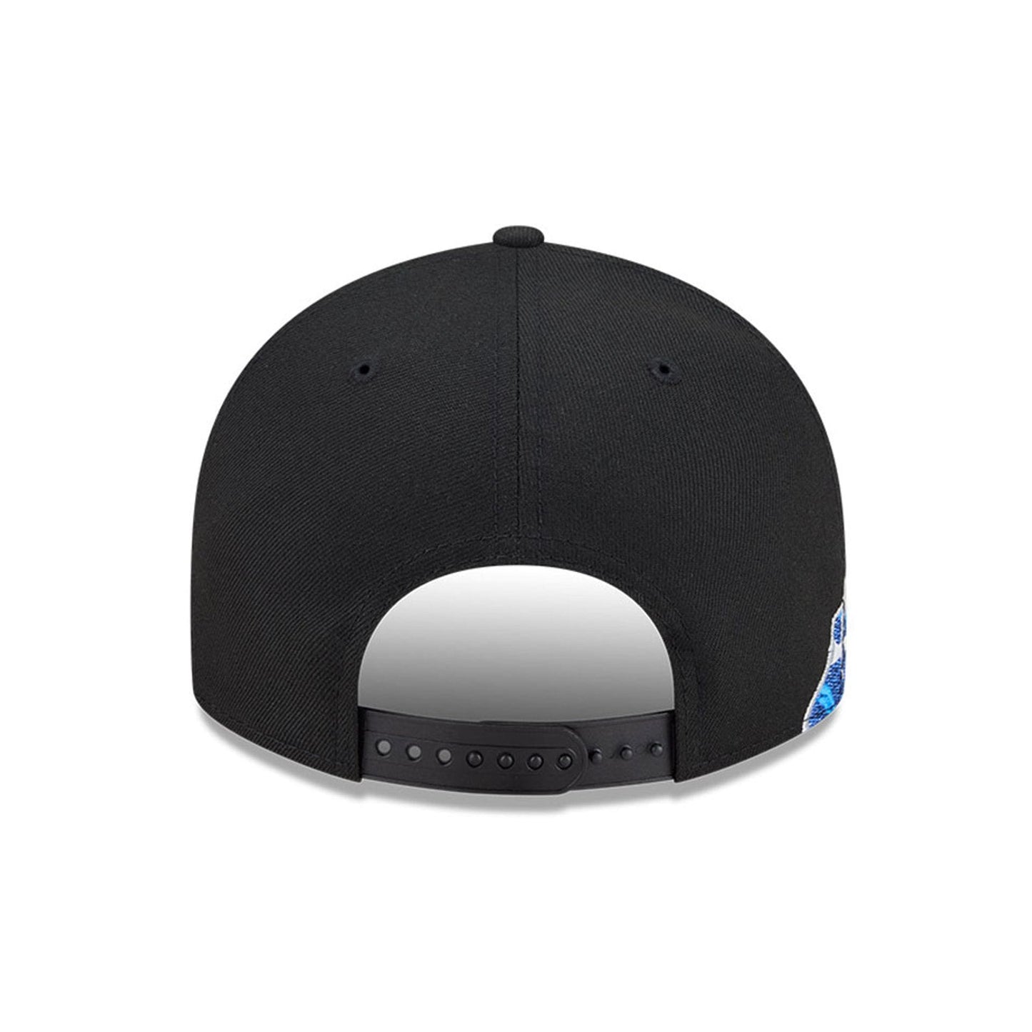 Pictured is this MLB Vissurf Atlanta Braves 9FIFTY Snapback cap in black. 7