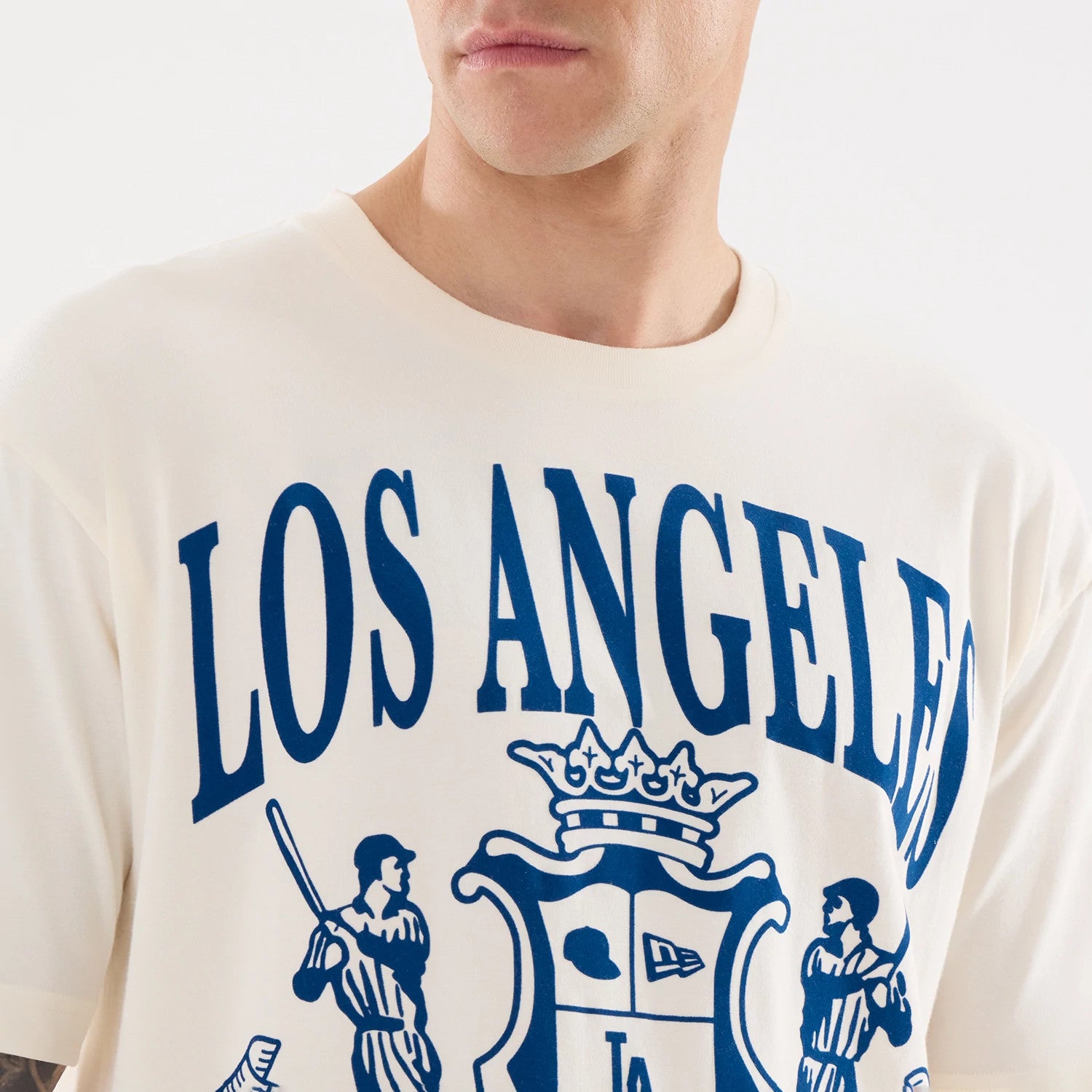 The model is wearing this MLB Life Graphic LA Dodgers T-Shirt in light beige. 3