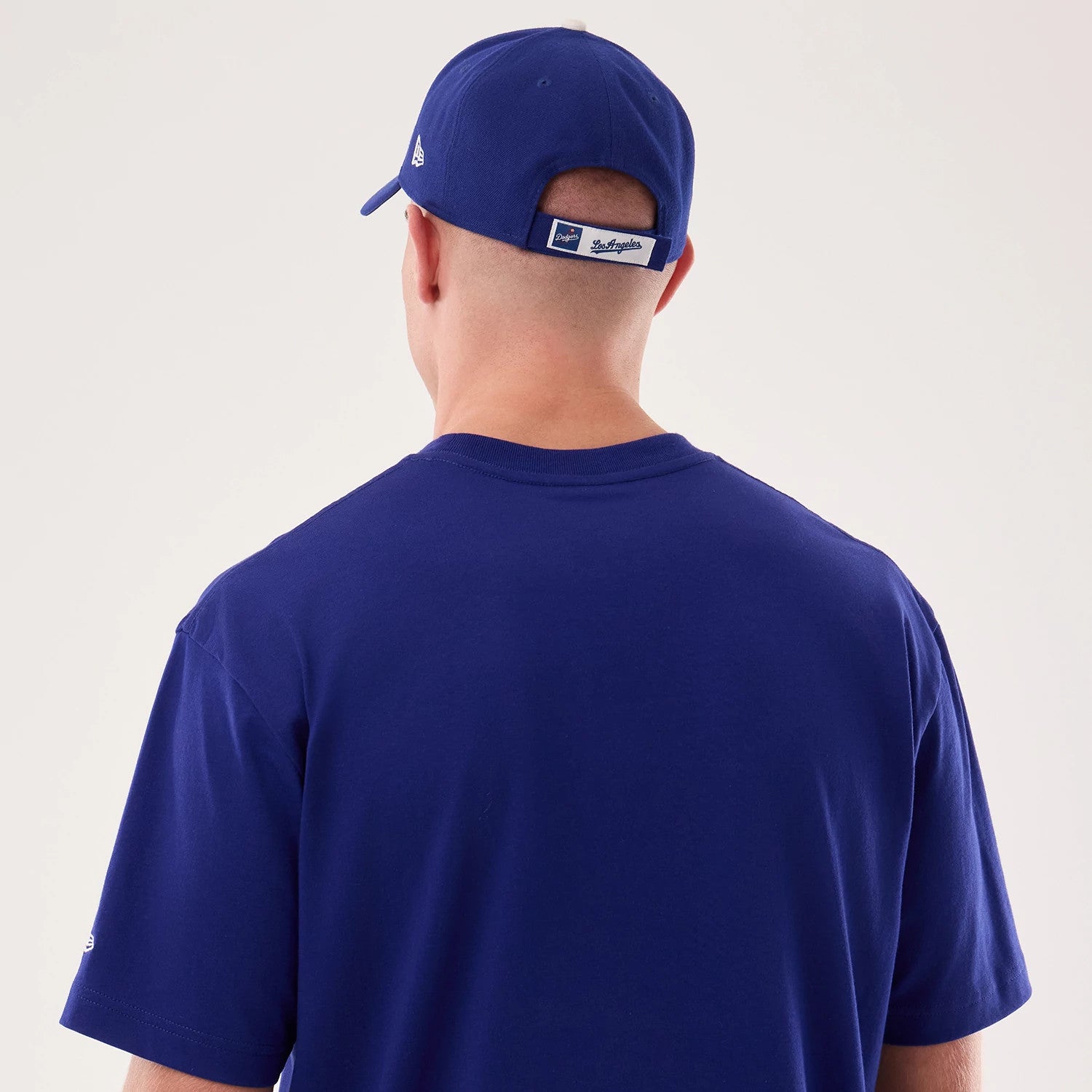 The model is wearing this MLB Life Graphic LA Dodgers T-Shirt in dark blue. 7
