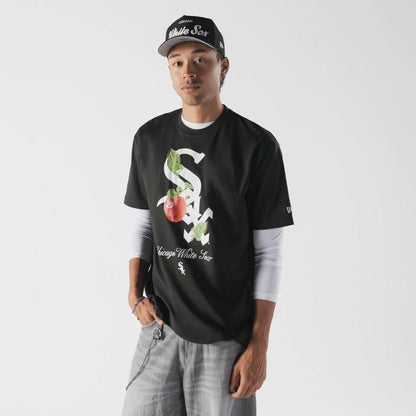 The model is wearing this MLB Life Graphic Chicago White Sox T-Shirt in black. 1