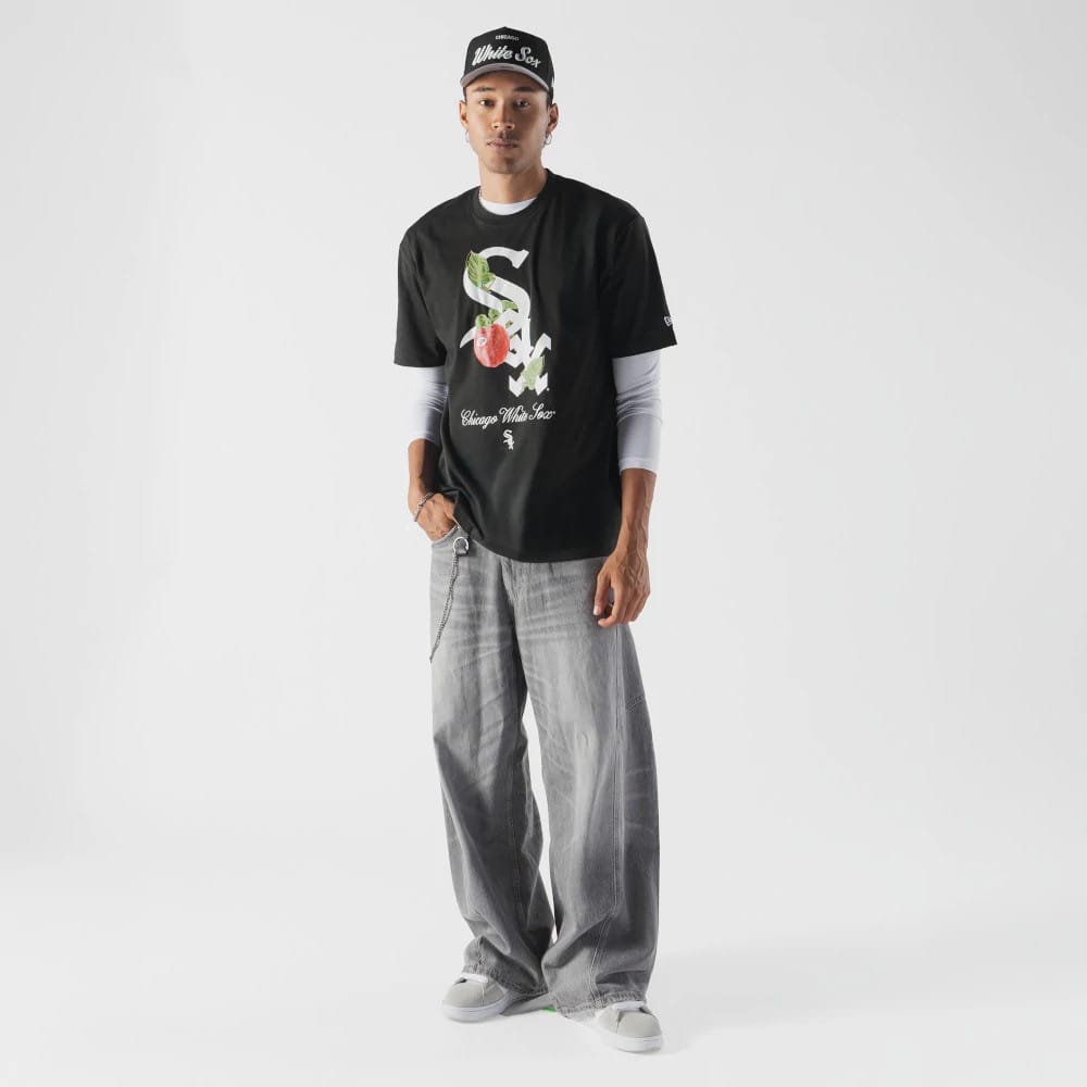 The model is wearing this MLB Life Graphic Chicago White Sox T-Shirt in black. 4