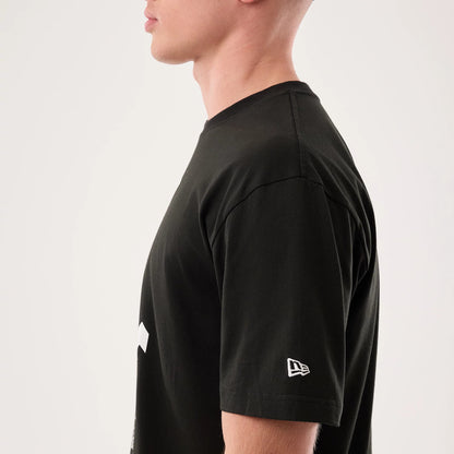 The model is wearing this MLB Life Graphic Chicago White Sox T-Shirt in black. 6